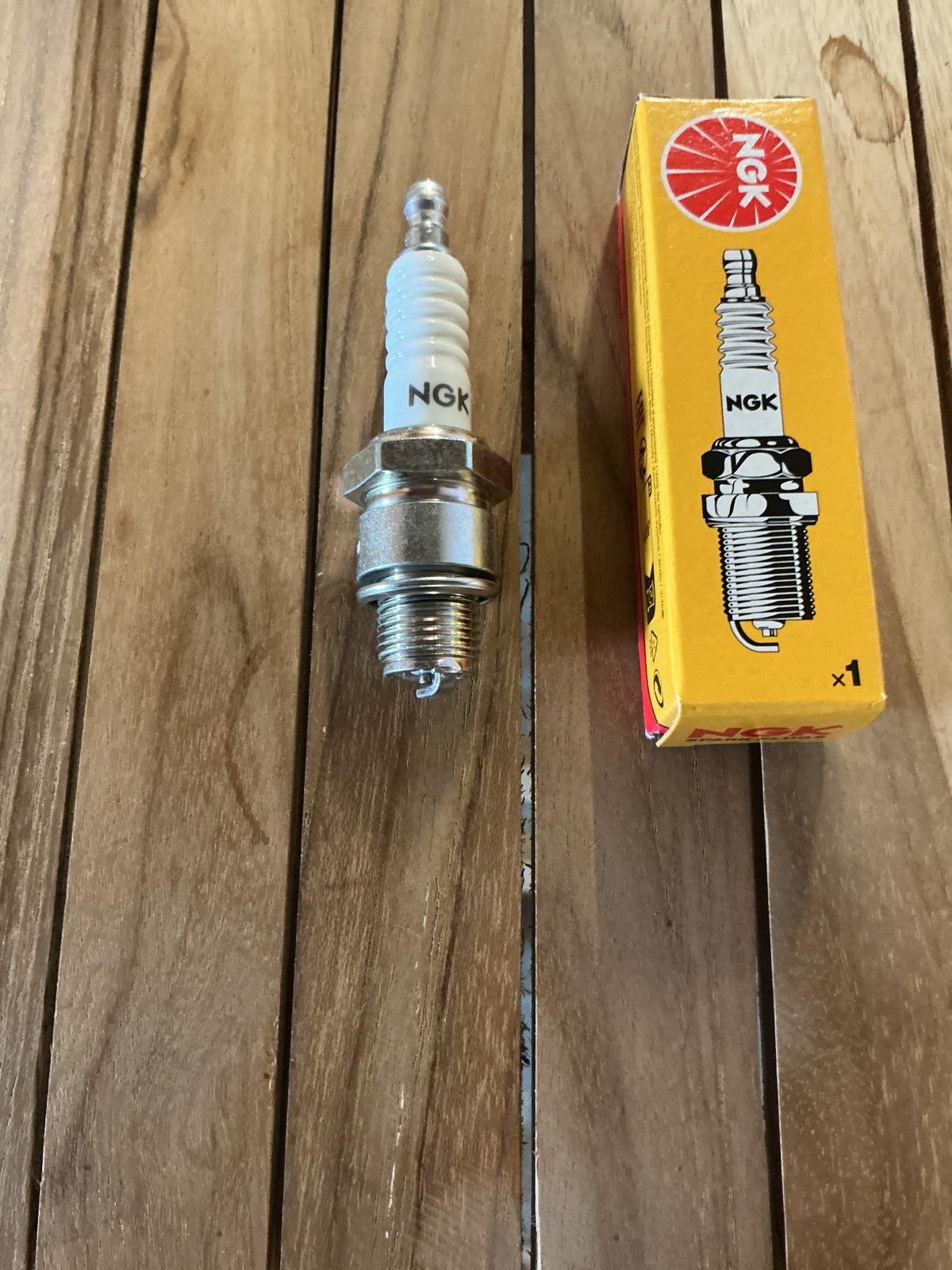 Zündkerze NGK B6HS Hercules Sachs Motor